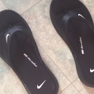 Reposted! Nike flip flops size 7